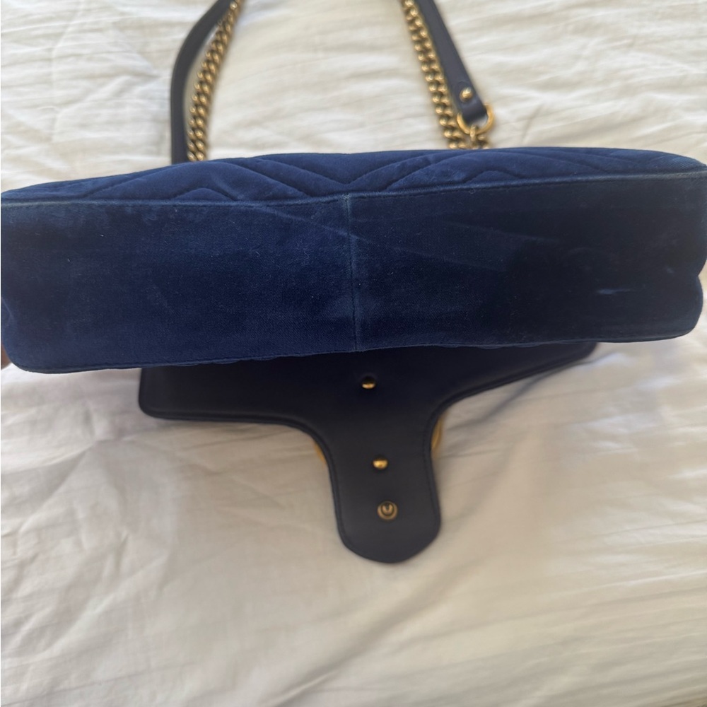 Gucci Dark Blue Shoulder Bag with Gold Chain - Picture 4 of 4